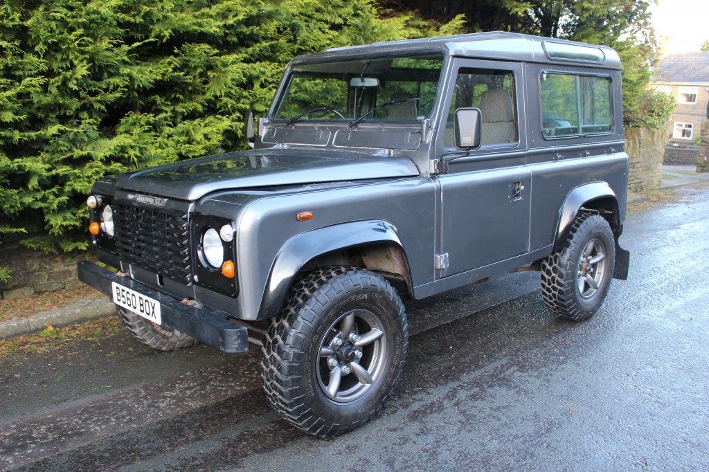 Used LAND ROVER 90 2.3 4CYL SW 3DR in Lancashire