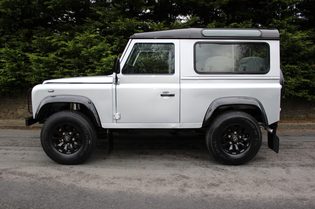 Used LAND ROVER DEFENDER 2.5 90 TD5 COUNTY STATION WAGON 3DR in Lancashire