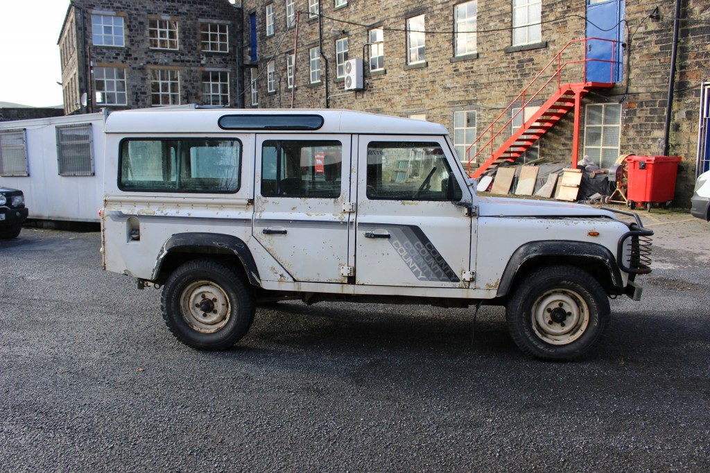 Used LAND ROVER 110 2.5 4CYL SW DT 5DR in Lancashire