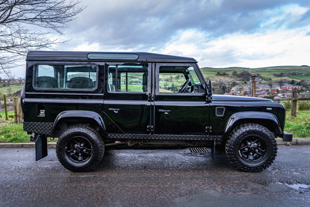 Used LAND ROVER DEFENDER 2.5 110 TD5 XS STATION WAGON 5DR in Lancashire