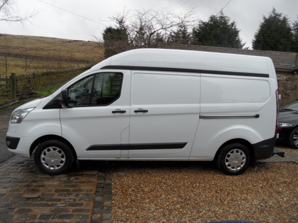 FORD TRANSIT CUSTOM mwb semi high roof 2.2 diesel 290 M/R P/V Manual 6 speed high spec 2016 1