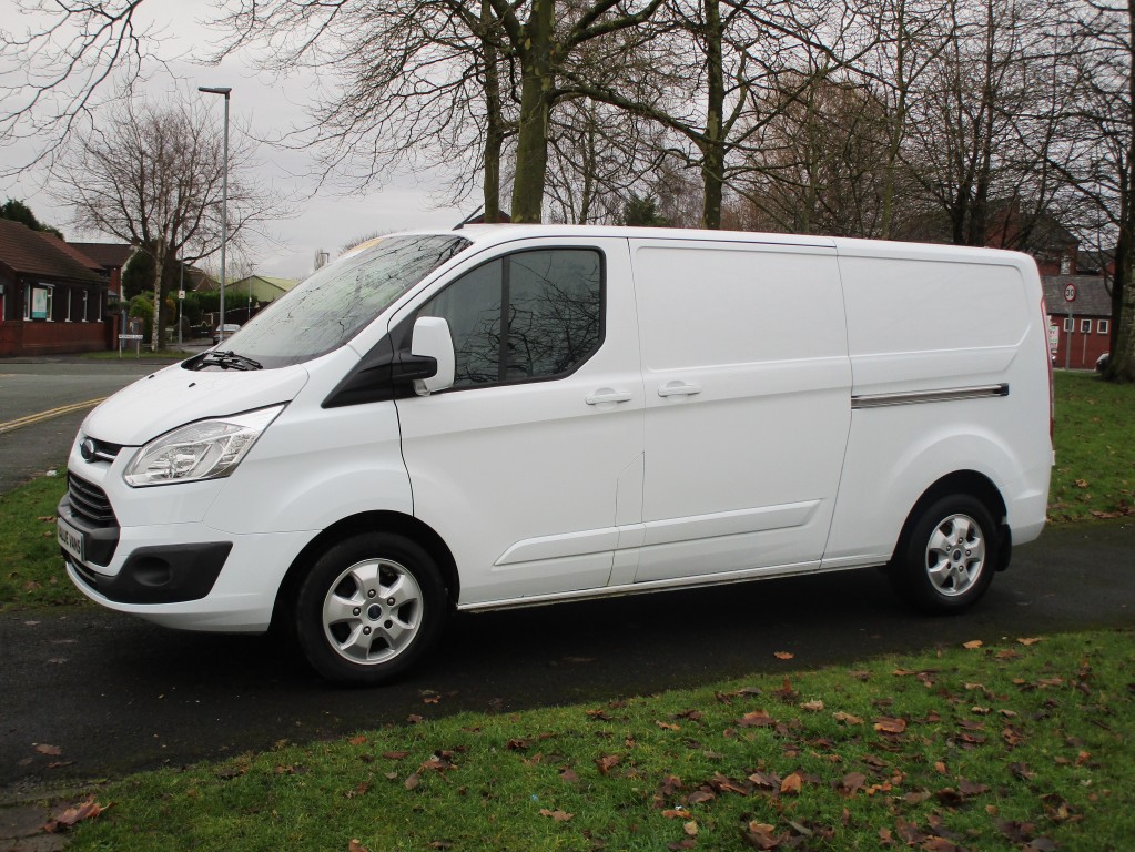 FORD TRANSIT CUSTOM 2.0 290 LIMITED L2 H1 - EURO 6 - AIR CON - FSH For ...
