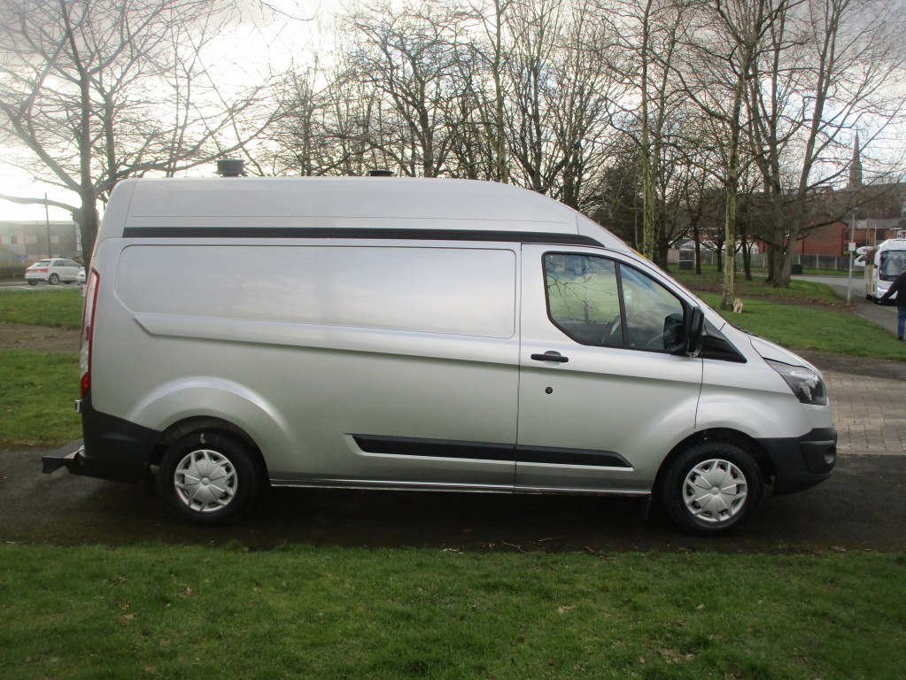 FORD TRANSIT CUSTOM L2 H2 330 ECO-TECH - AIR CON - FSH For Sale in ...