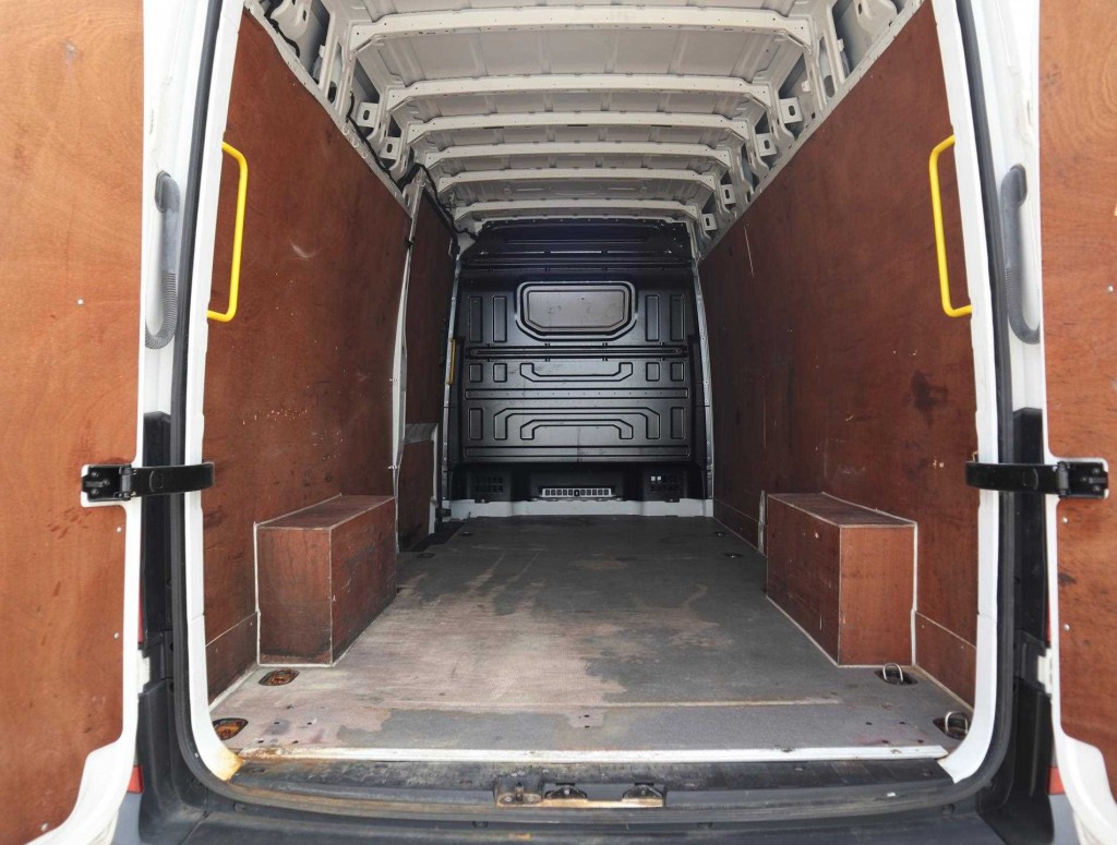 VOLKSWAGEN CRAFTER 2.0 CR35 TDI L H/R P/V TRENDLINE Manual For Sale in ...