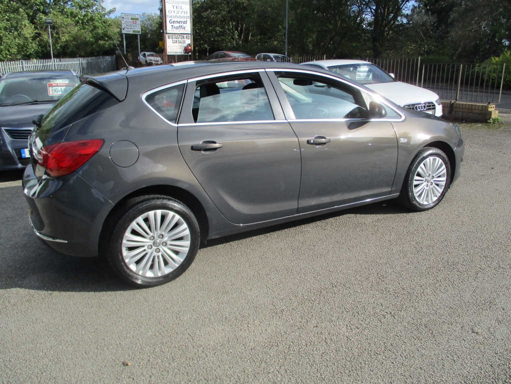 VAUXHALL ASTRA 1.6 EXCITE 5DR Manual