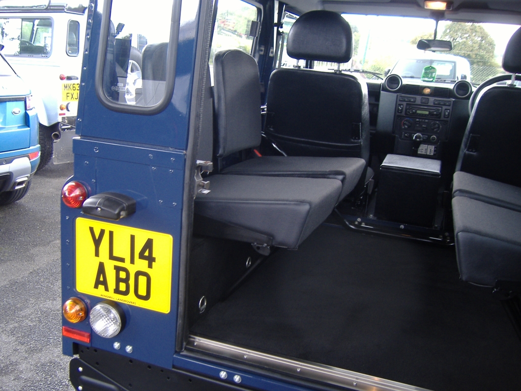 LAND ROVER DEFENDER 90 TDCi County Hardtop With Side Windows 2.2 90 TDCi COUNTY Hardtop With Side Windows