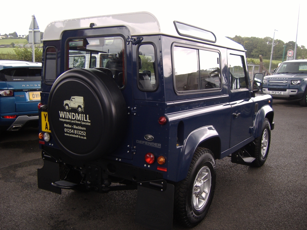 LAND ROVER DEFENDER 90 TDCi County Hardtop With Side Windows 2.2 90 TDCi COUNTY Hardtop With Side Windows