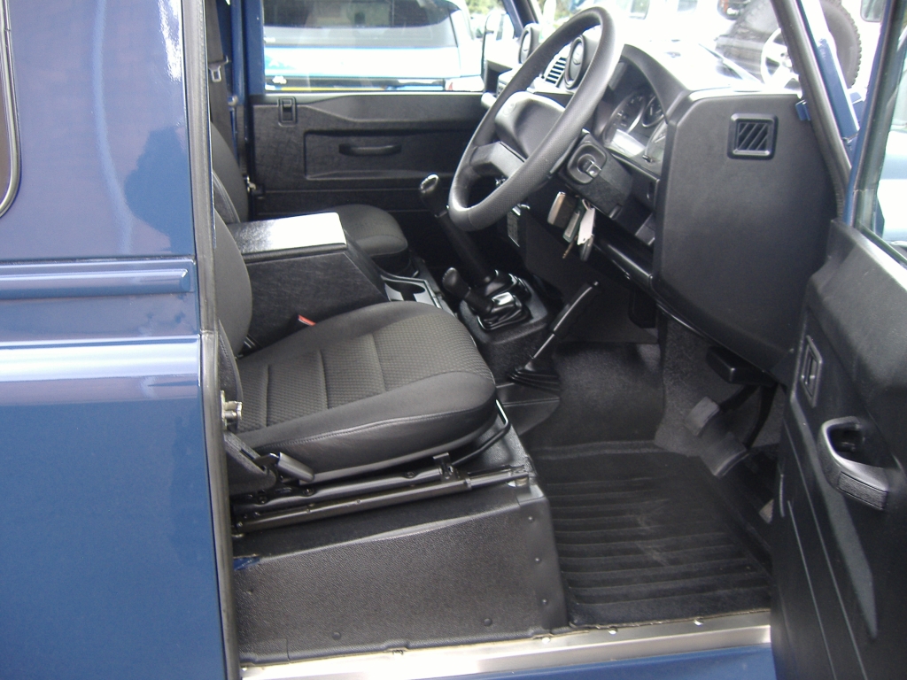 LAND ROVER DEFENDER 90 TDCi County Hardtop With Side Windows 2.2 90 TDCi COUNTY Hardtop With Side Windows