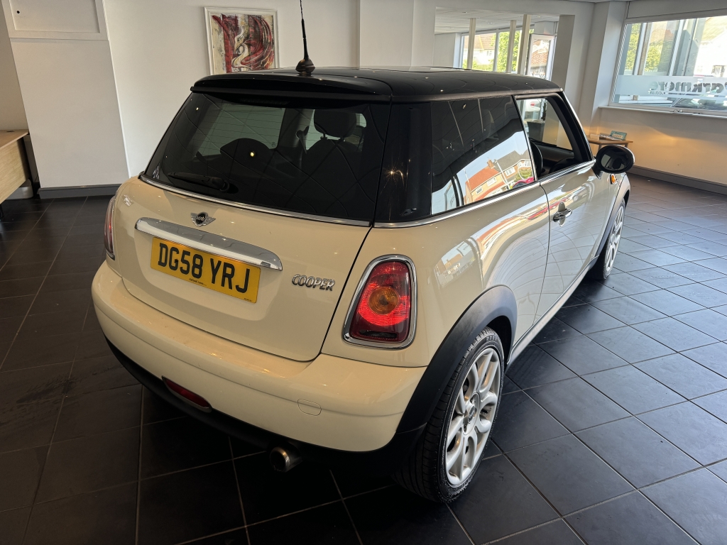 MINI HATCHBACK 1.6 COOPER 3DR Manual