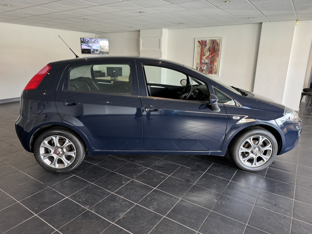 FIAT PUNTO 1.2 EASY PLUS 5DR Manual