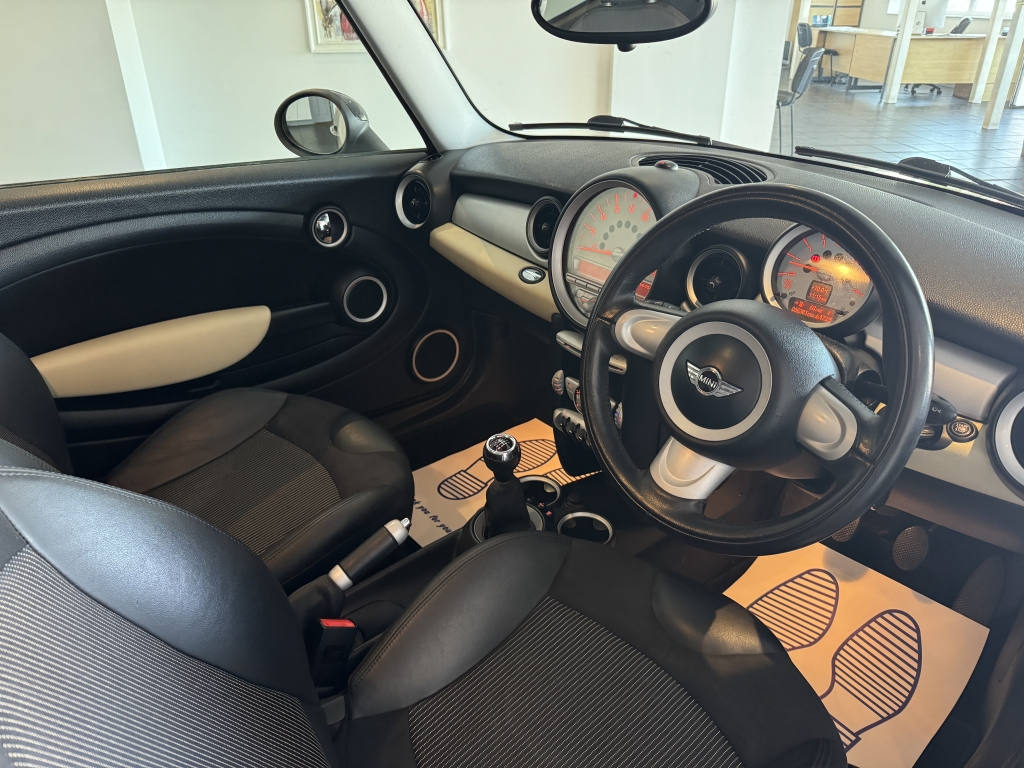 MINI HATCHBACK 1.6 COOPER 3DR Manual