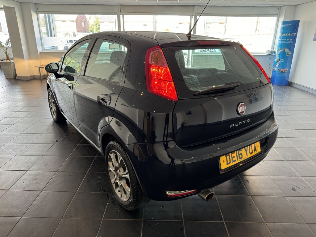 FIAT PUNTO 1.2 EASY PLUS 5DR Manual