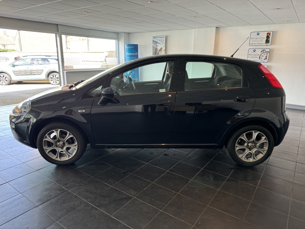 FIAT PUNTO 1.2 EASY PLUS 5DR Manual