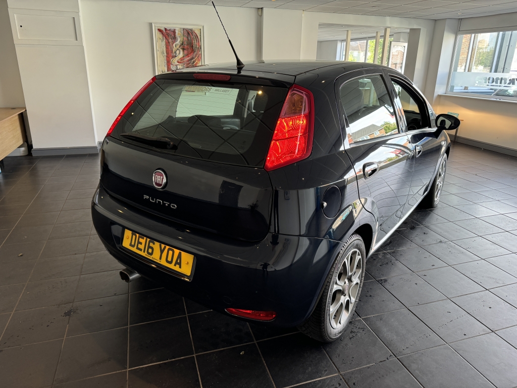 FIAT PUNTO 1.2 EASY PLUS 5DR Manual