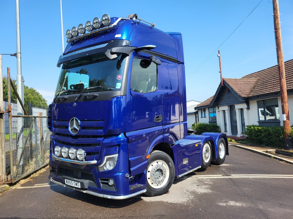 MERCEDES-BENZ ACTROS Actros 2563 Gigaspace Sleeper Cab