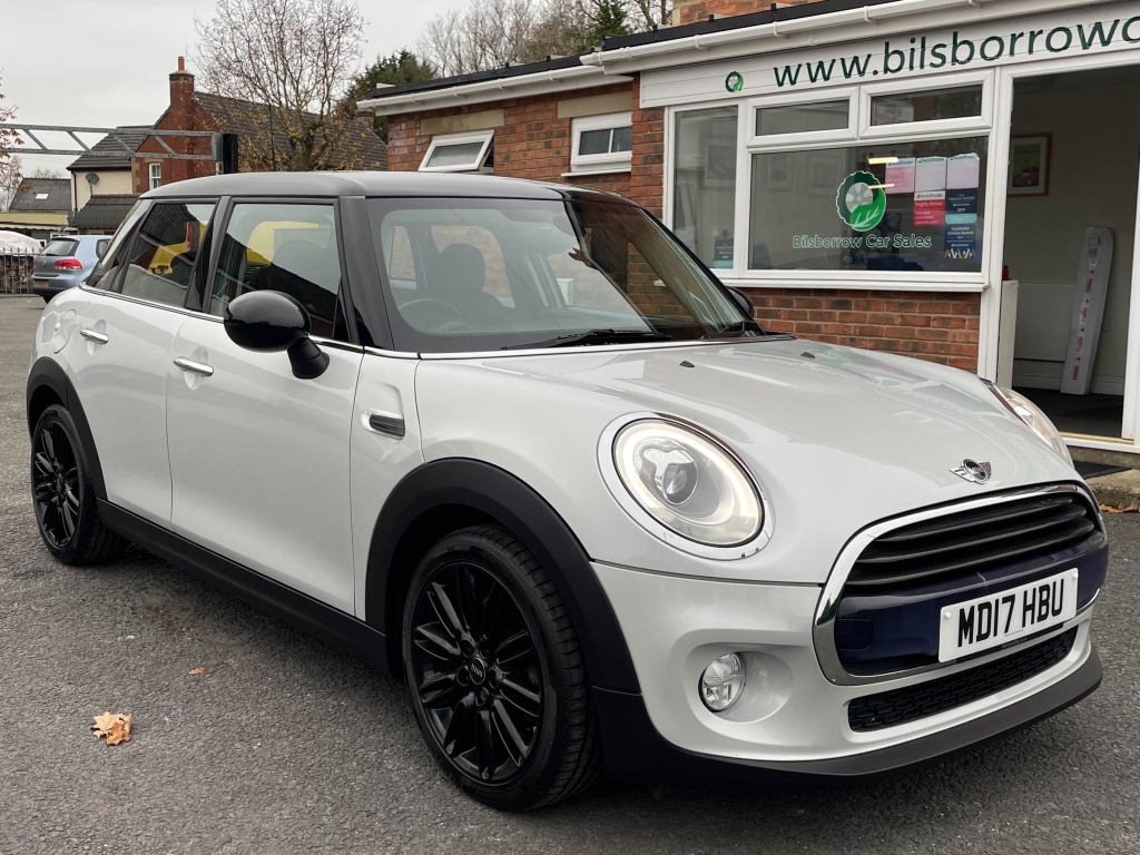 MINI HATCH 1.5 COOPER D CHILI & MEDIA XL PACKS 5DR Automatic