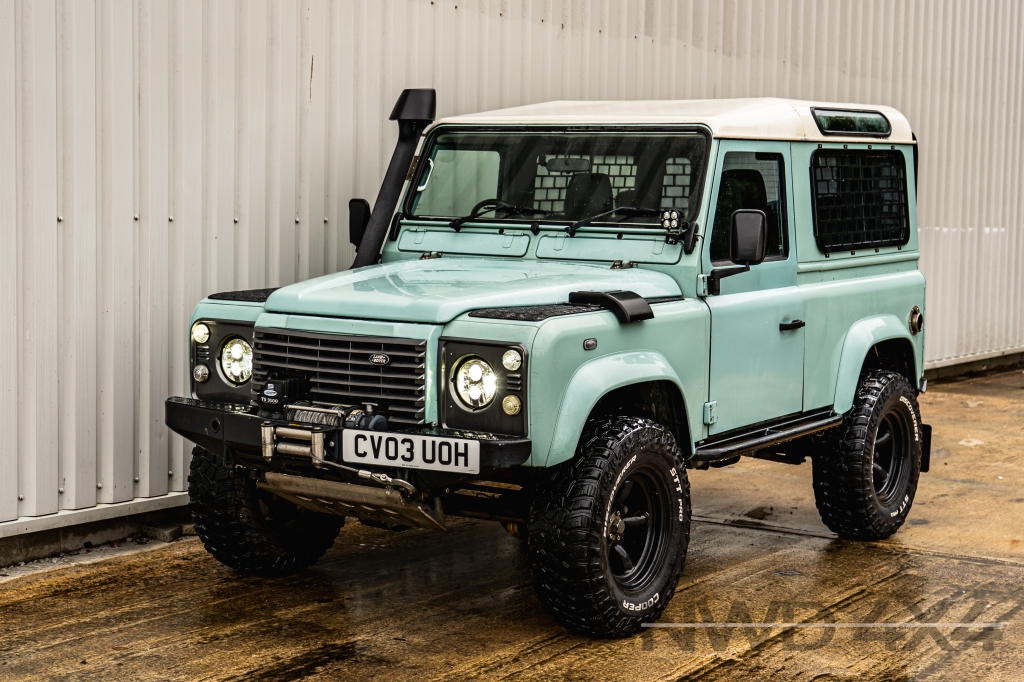 Used LAND ROVER DEFENDER 2.5 90 TD5 XS STATION WAGON 3DR Manual in Lancashire