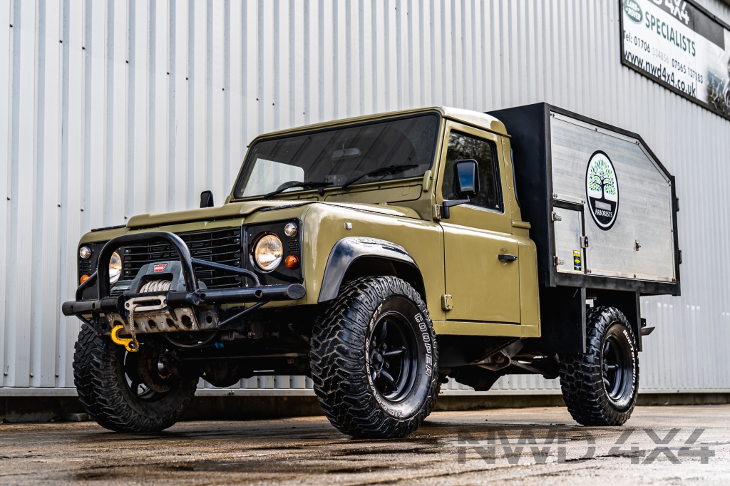 Used LAND ROVER DEFENDER 110 HI-CAP PU TDI 2.5 110 HI-CAP PU TDI Manual Tipper Truck in Lancashire