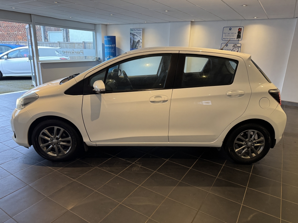 TOYOTA YARIS 1.3 VVT-I ICON PLUS 5DR CVT