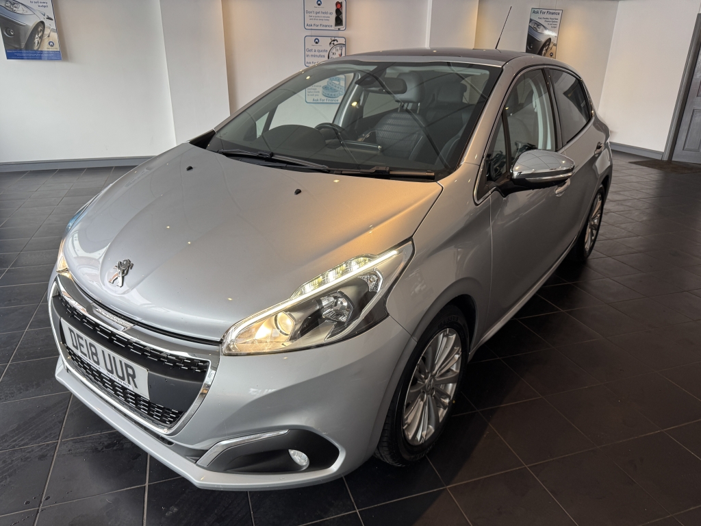 PEUGEOT 208 1.2 PURETECH ALLURE 5DR Manual