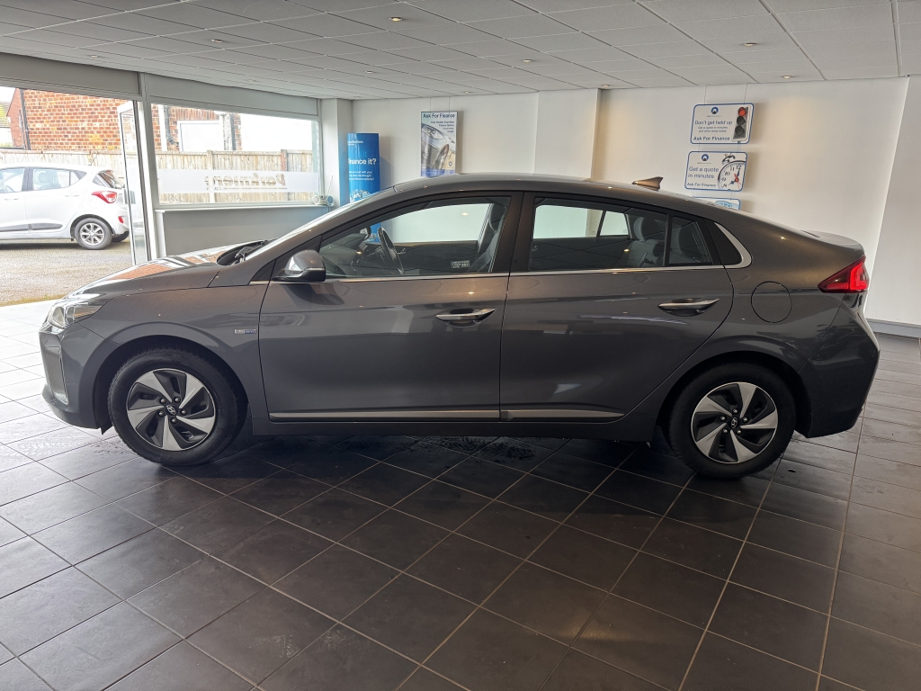 HYUNDAI IONIQ 1.6 PREMIUM SE 5DR SEMI AUTOMATIC