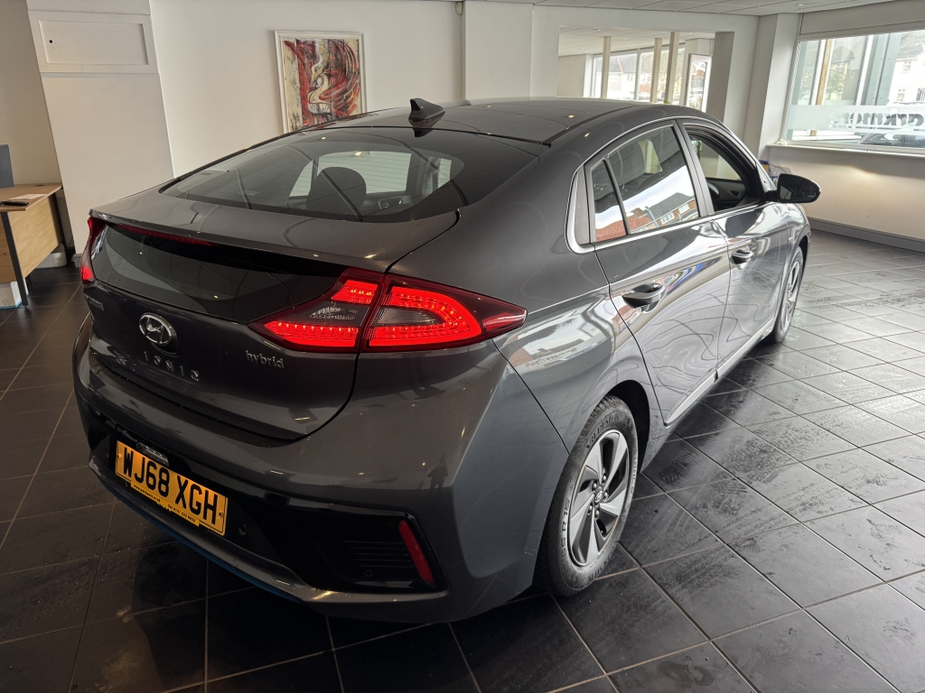 HYUNDAI IONIQ 1.6 PREMIUM SE 5DR SEMI AUTOMATIC